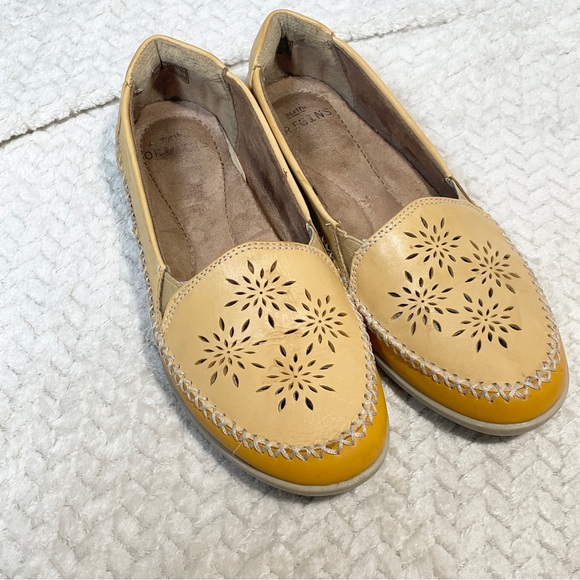 Earth Origins Shoes - Earth Origins Women's Boho Loralei Flat Amber Yellow Leather Size 7.5